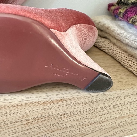 🌟SOLD🌟 Salvatore Ferragamo Pink Pumps - Picture 7 of 7